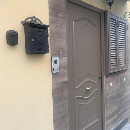 The Small House In Apartman *